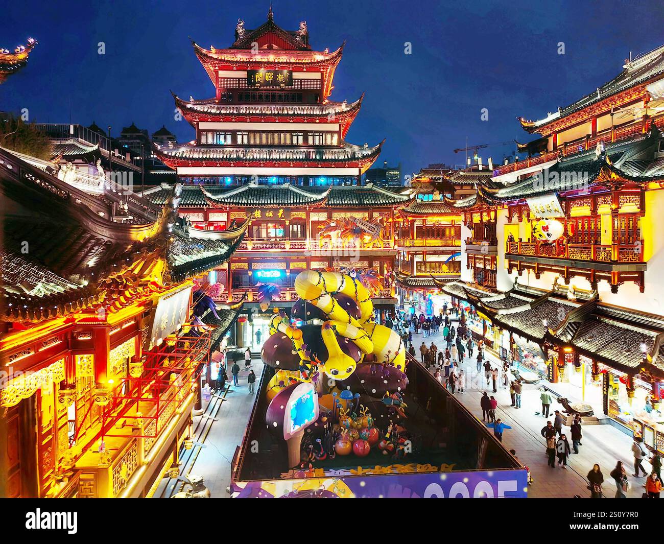 Festival lanterns are installed at Yuyuan Garden in Shanghai, China, 27 ...
