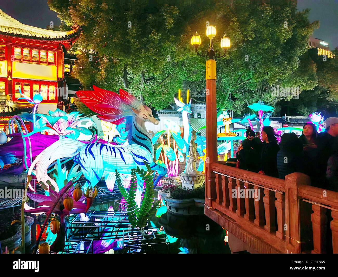 Festival lanterns are installed at Yuyuan Garden in Shanghai, China, 27 ...