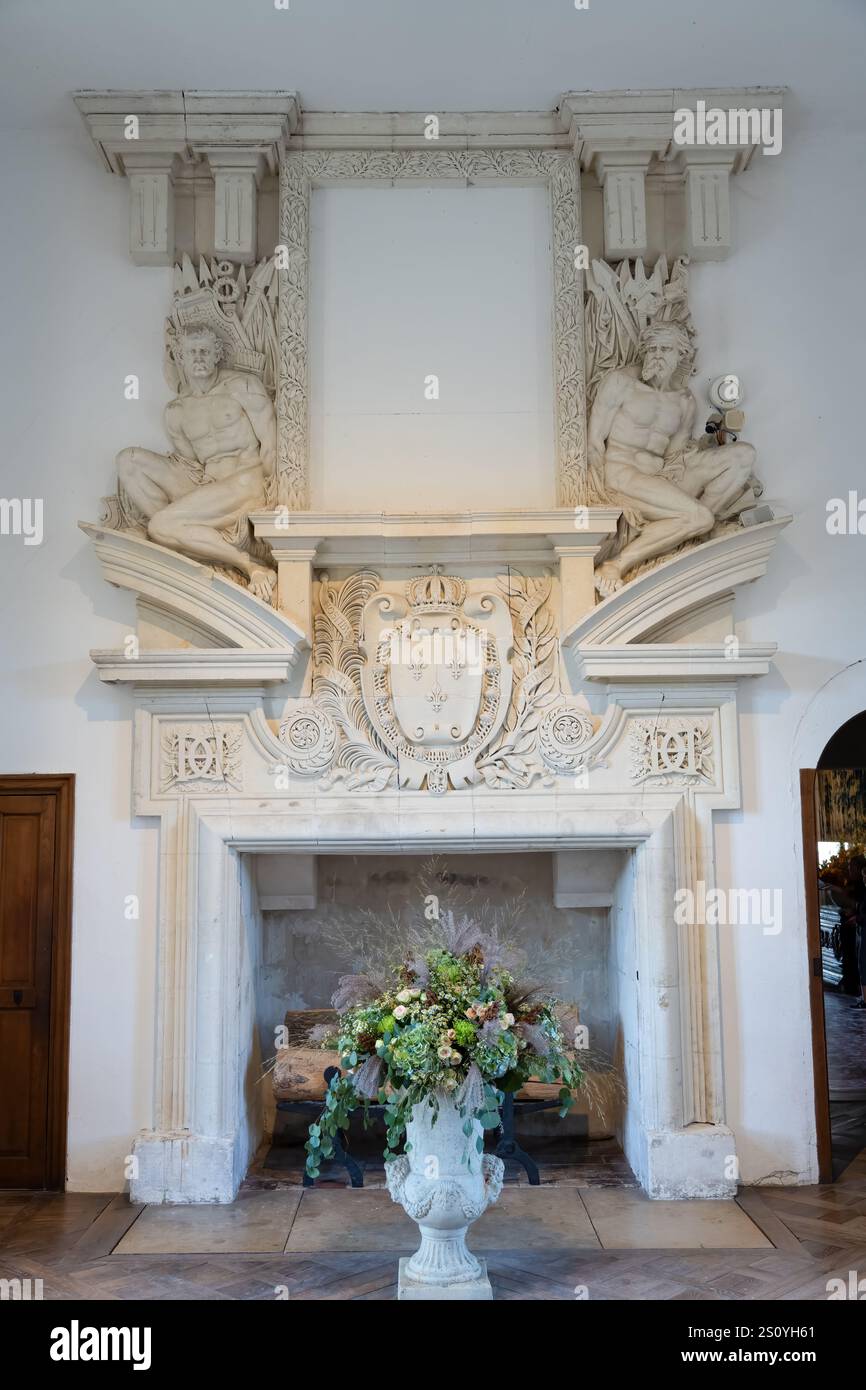 Mantle tower hi-res stock photography and images - Alamy