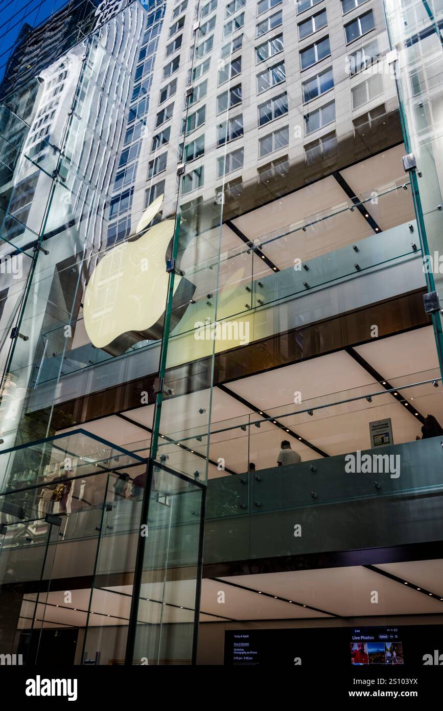 Apple store in George Street, Central Business District, CBD, Sydney, NSW, Australia Stock Photo