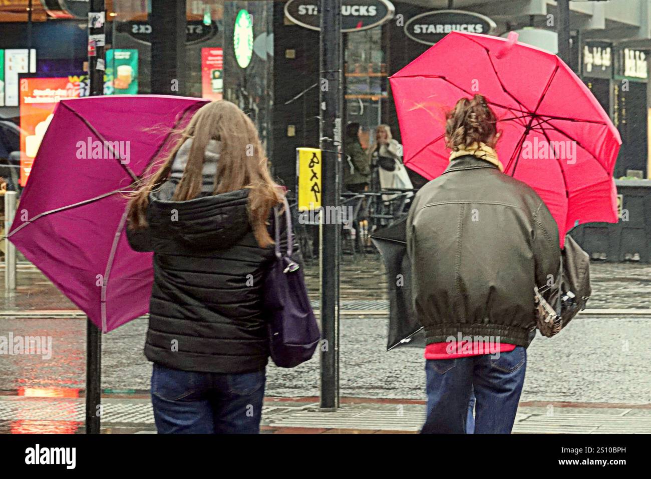 Glasgow, Scotland, UK. 30th December, 2024. UK Weather: Wet , windy and ...