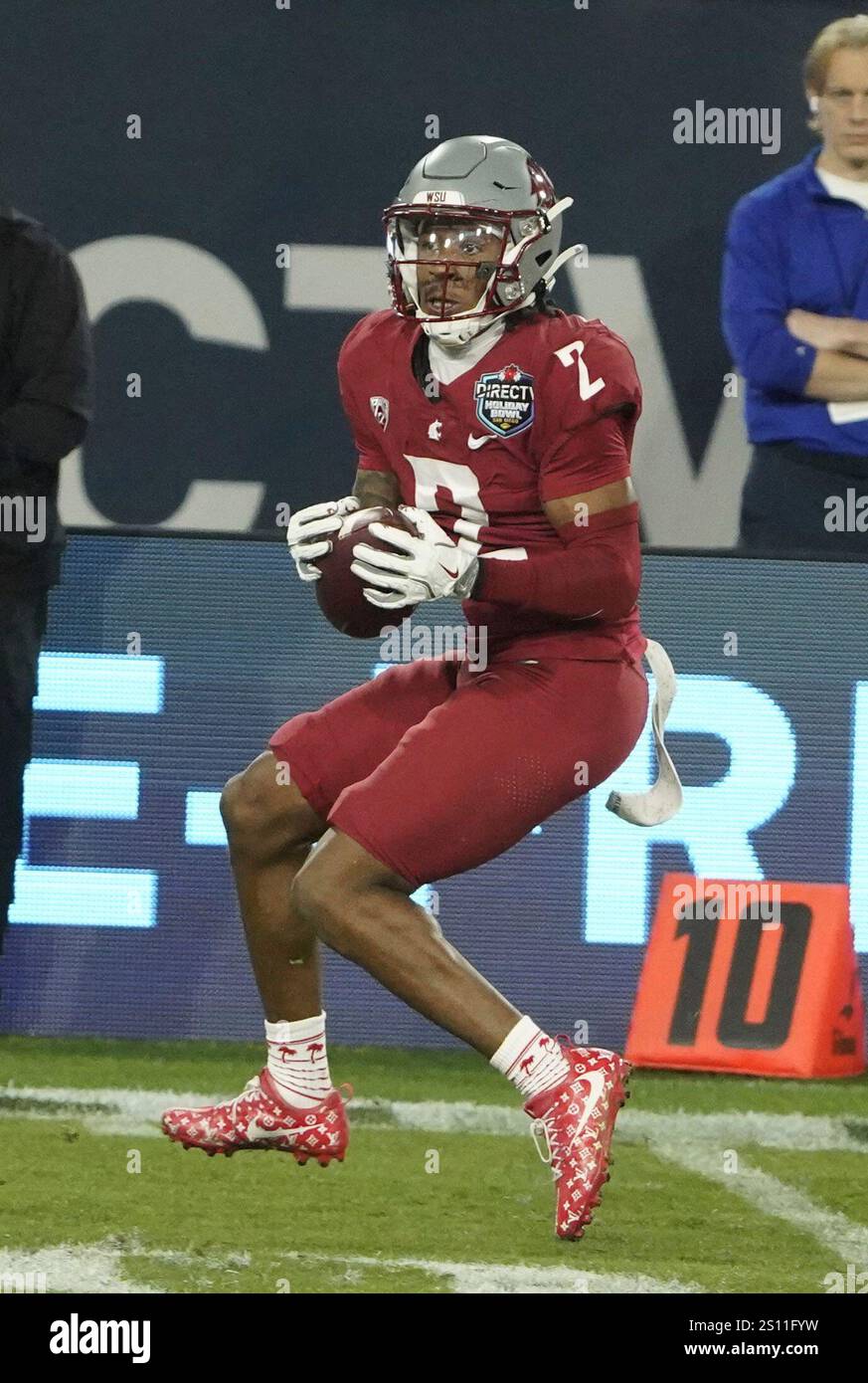 Washington State wide receiver Kyle Williams (2) makes a play with the