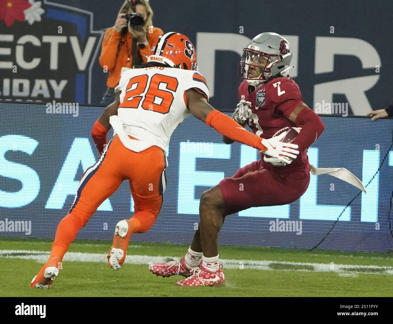 Washington State wide receiver Kyle Williams (2) makes a play with the