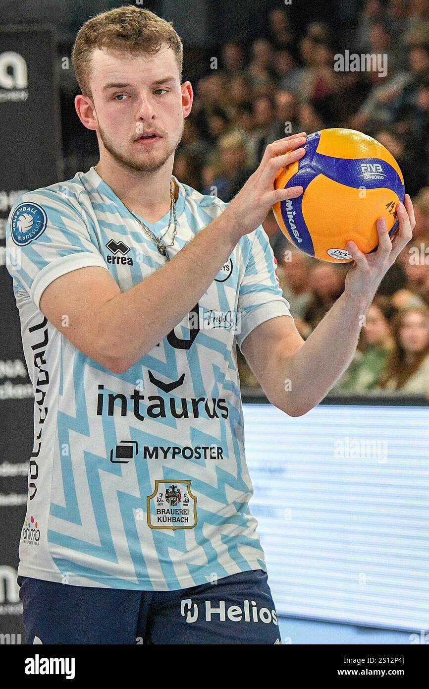 Luca Russelmann (ASV Dachau, 10) beim Aufwärmen, Aufwärmprogramm