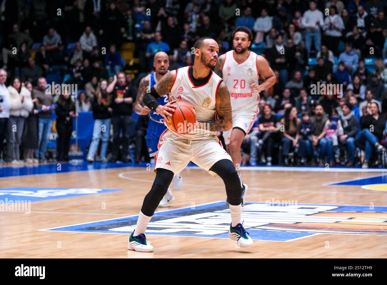 Shabazz Napier (FC Bayern Basketball, 08) am Ball, GER, Skyliners