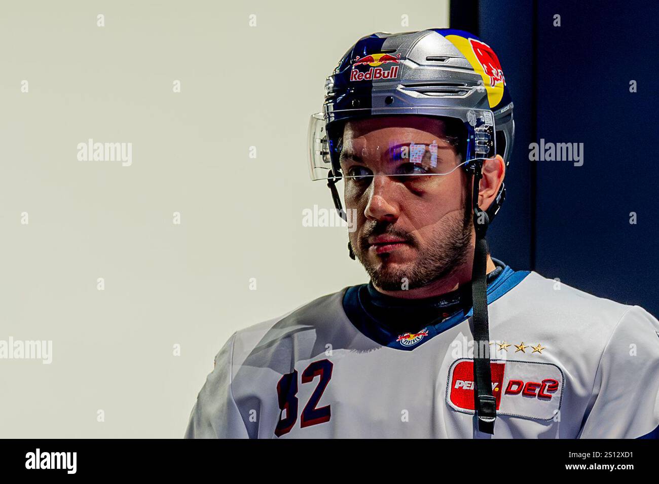chris-desousa-ehc-red-bull-muenchen-82-im-spielertunnel-ger-ehc