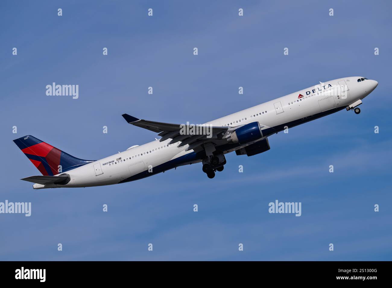 Airbus a 330 300 hi-res stock photography and images - Alamy