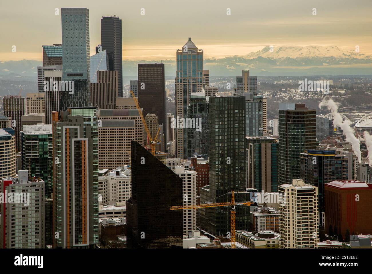 Rising aerial view space needle hires stock photography and images Alamy