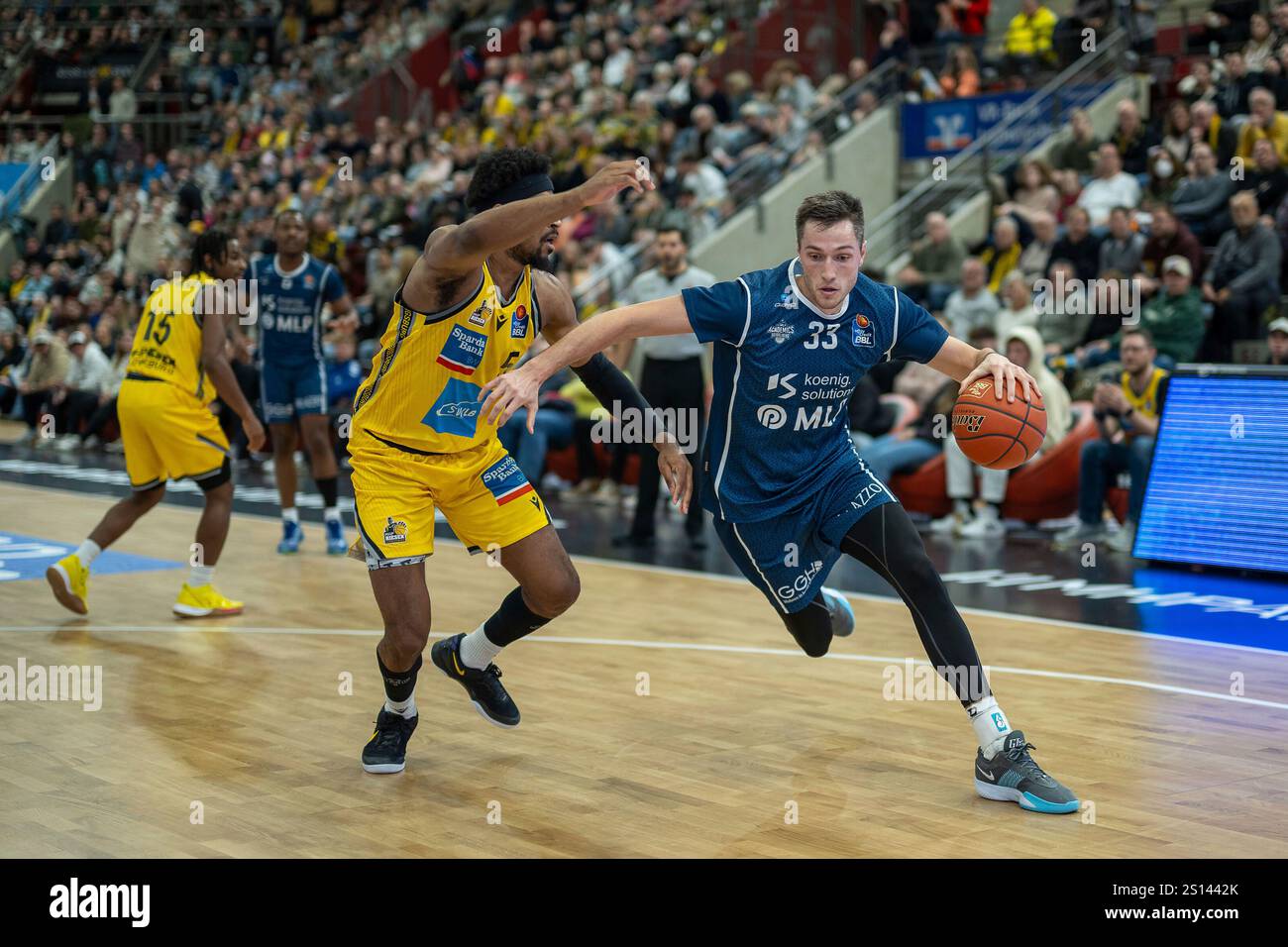Justin Simon (MHP Riesen Ludwigsburg, #05), Ryan Mikesell (MLP ...