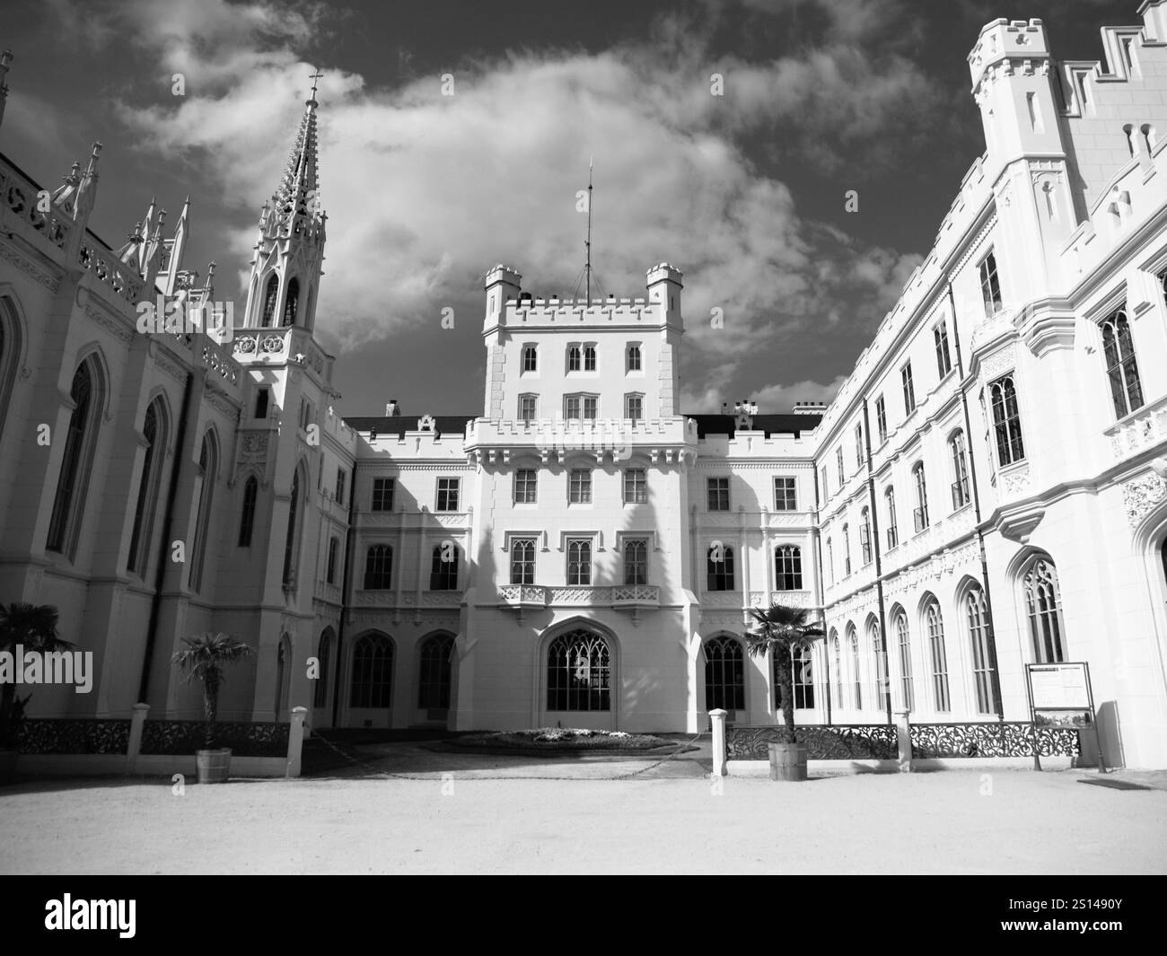 Neo chateau architecture Black and White Stock Photos & Images - Alamy
