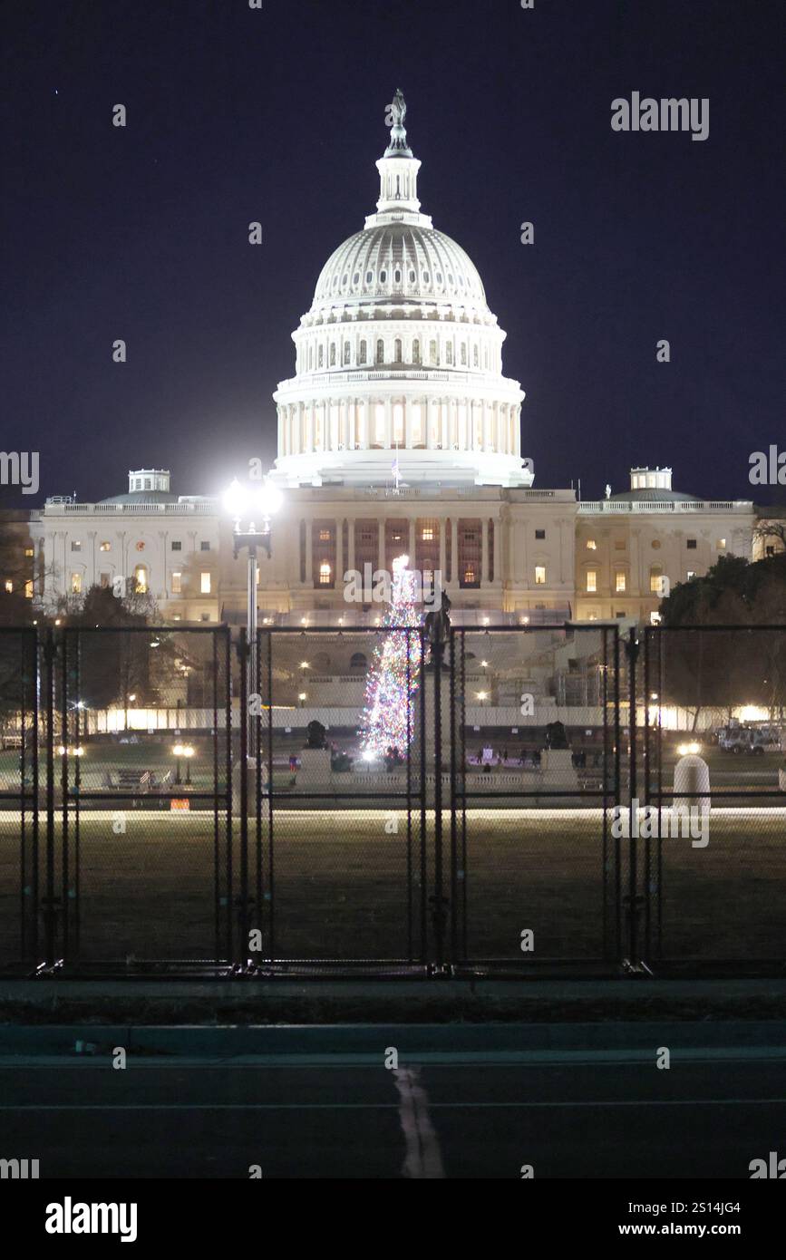 WASHINGTON, D.C. DECEMBER 30 View of Fencing along Capitol Hill ahead