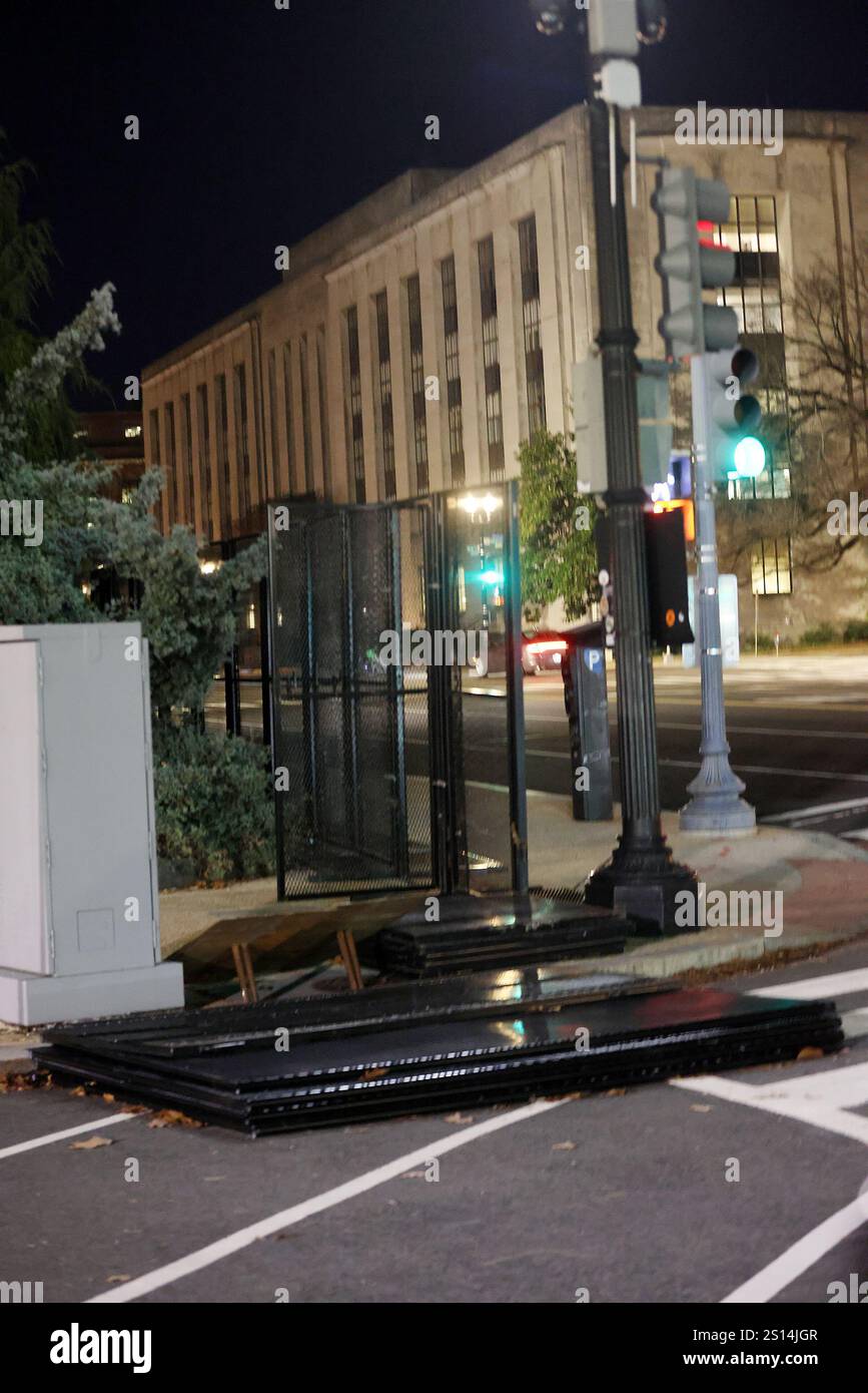 WASHINGTON, D.C. DECEMBER 30 View of Fencing along Capitol Hill ahead