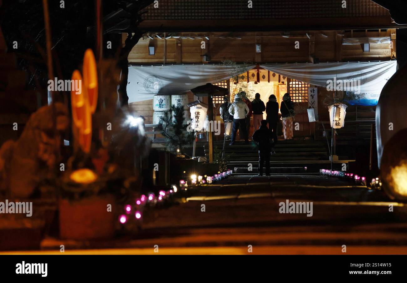People pay the New Year's first visit to Sumiyoshi Shrine in Wajima