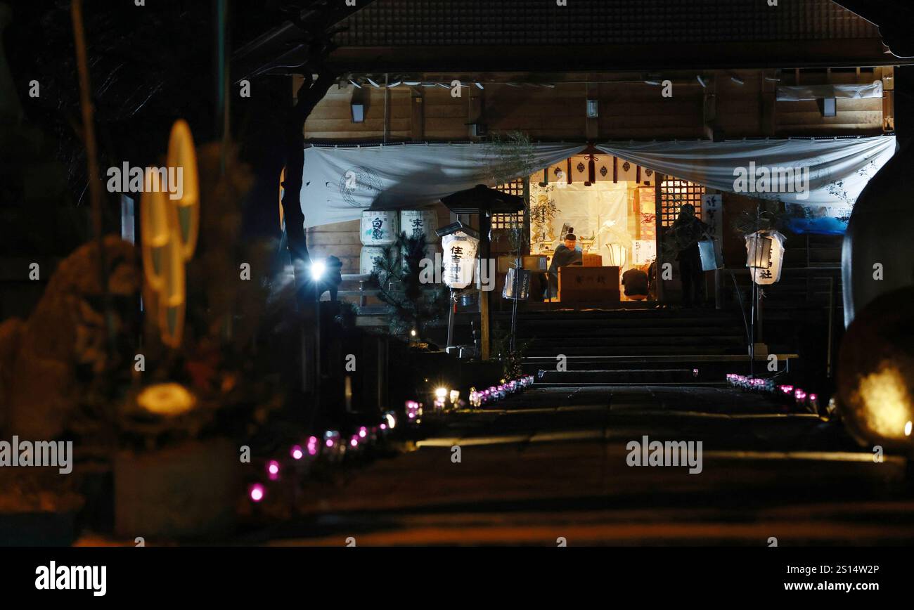People pay the New Year's first visit to Sumiyoshi Shrine in Wajima