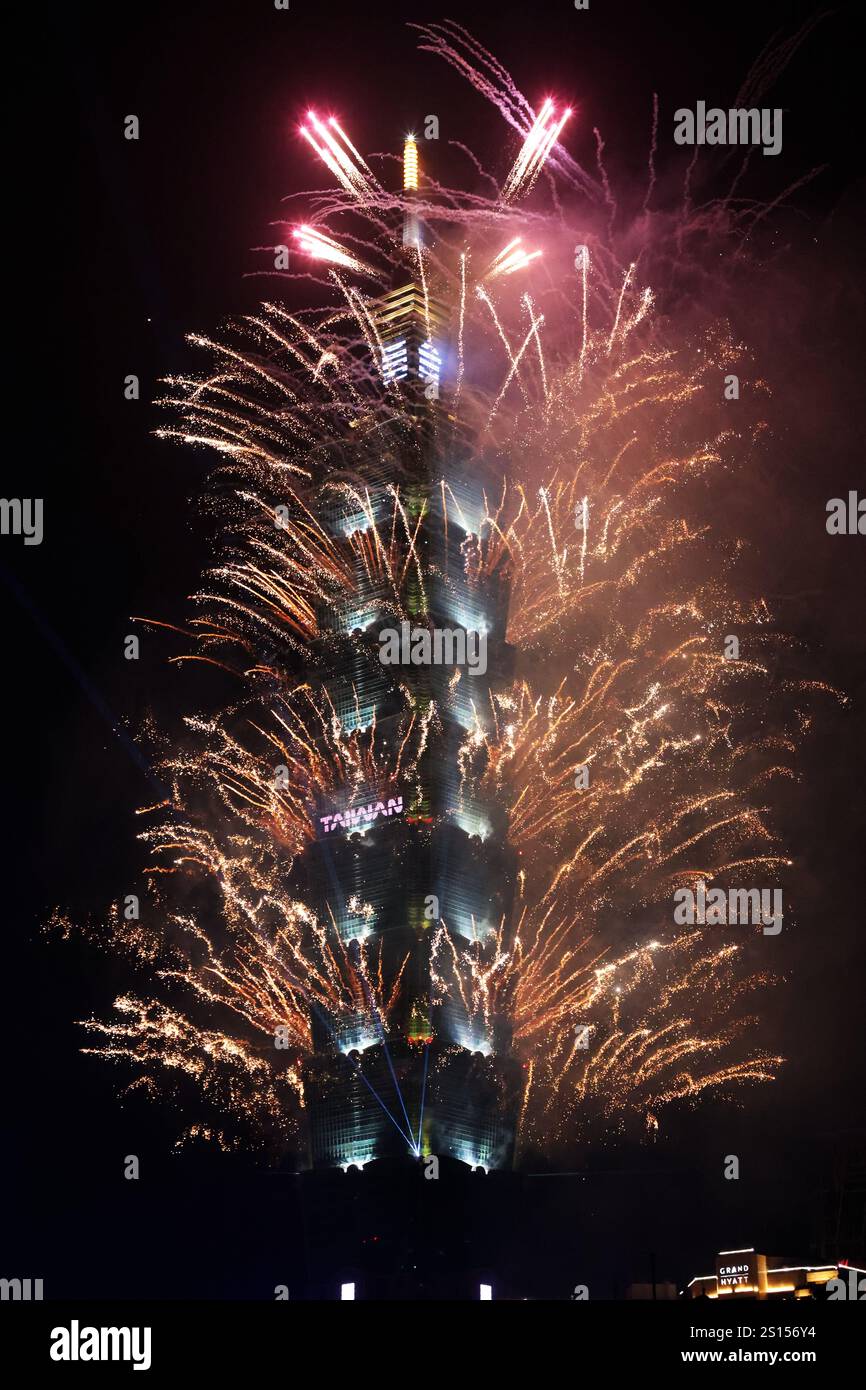 Taipei, Taiwan. 1st January 2025. New Year Fireworks 2025 at Taipei 101