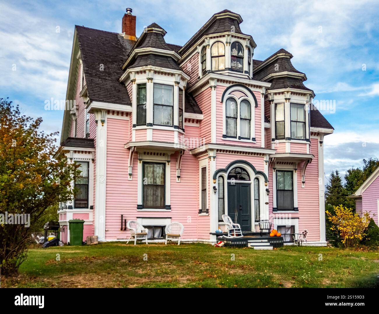Colorful buildings in the old historic town of Lunenburg, Nova Scotia ...