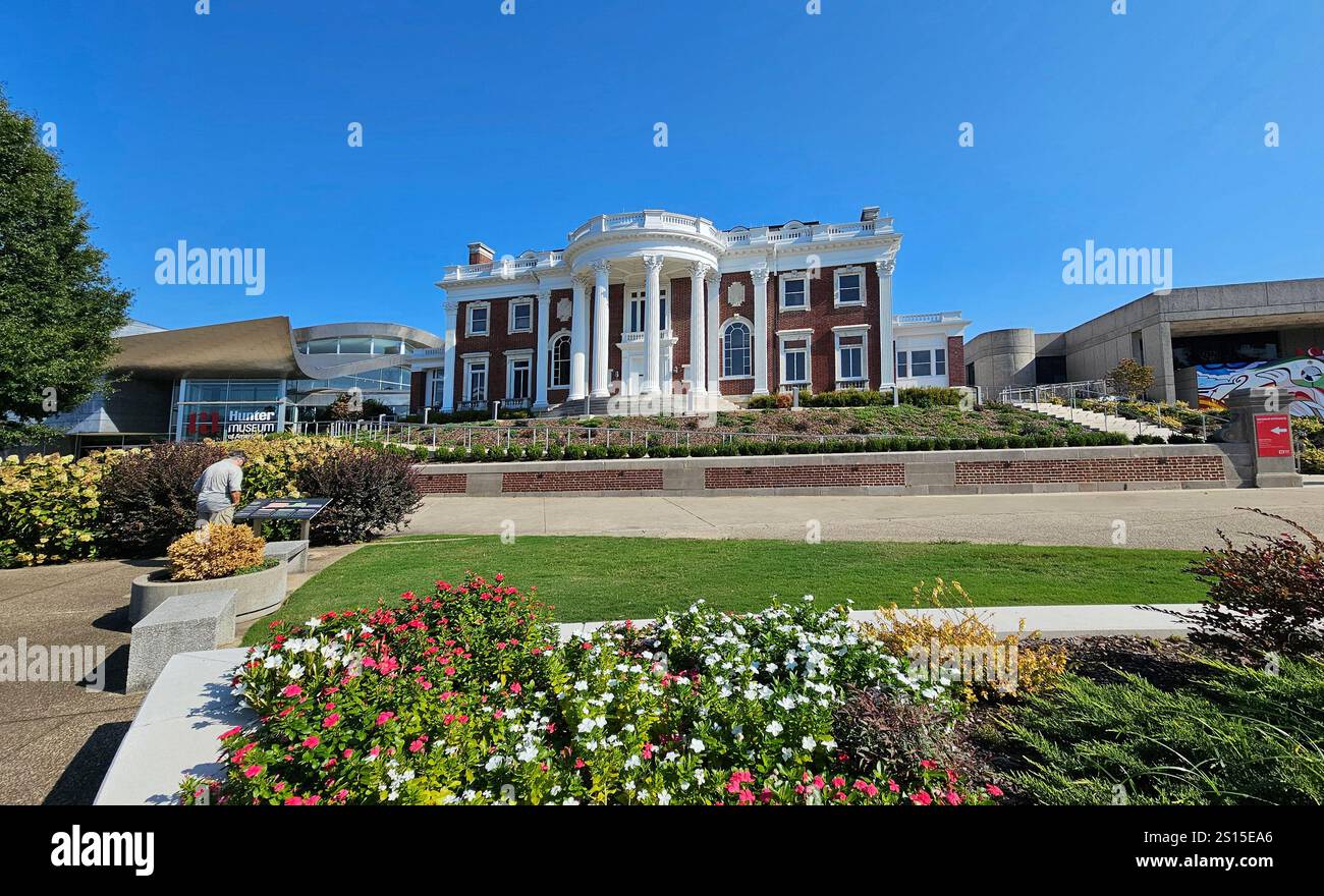 Chattanooga Museum of American Art, Chattanooga, Tennessee. Three buildings make up the museum on the banks of the Tennessee River in downtown Chattan - Smartphone Captured Stock Image