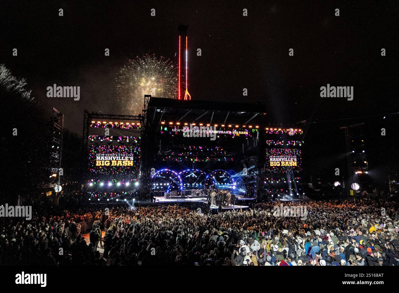 The Music Note drop and fireworks usher in the New Year at Nashville's ...