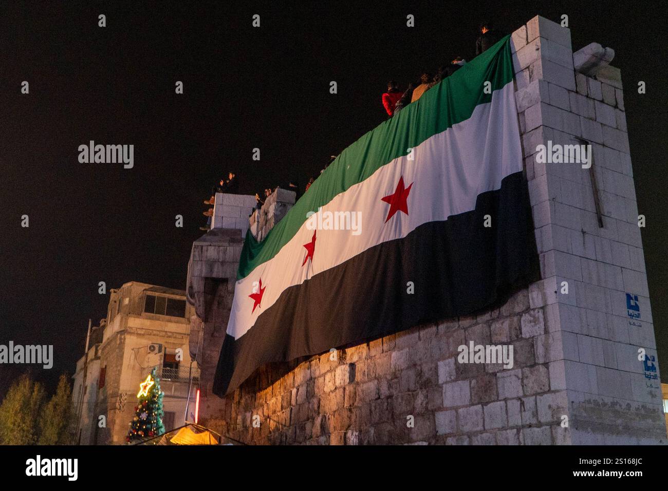 Damascus, Syria. 31st Dec, 2024. The new Syrian flag on Thomas' gate in Bab Tuma neighborhood. Credit: Kevin Chen/17�Թ����� Live News Stock Photo