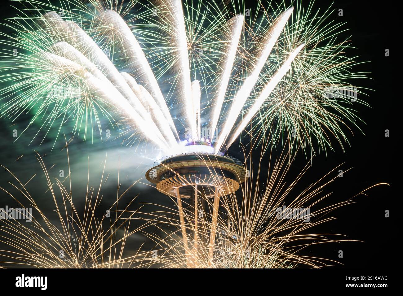 Seattle, USA. 1st Jan, 2025. New Years Eve fireworks at the iconic