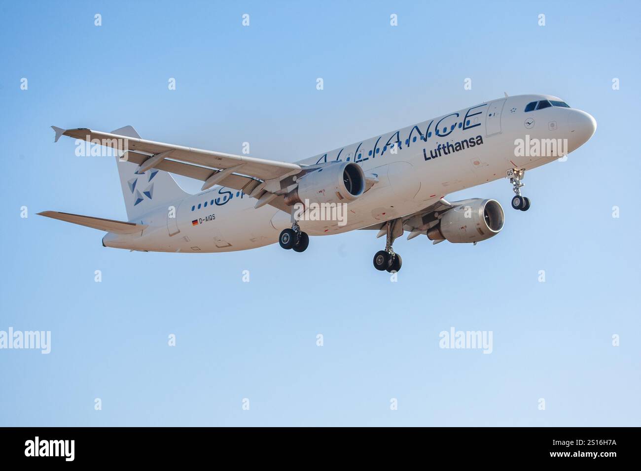 D-AIQS Star alliance Airbus A320-211 landing runway 27 Norwich Airport UK 20-08-2019 - Stock Image