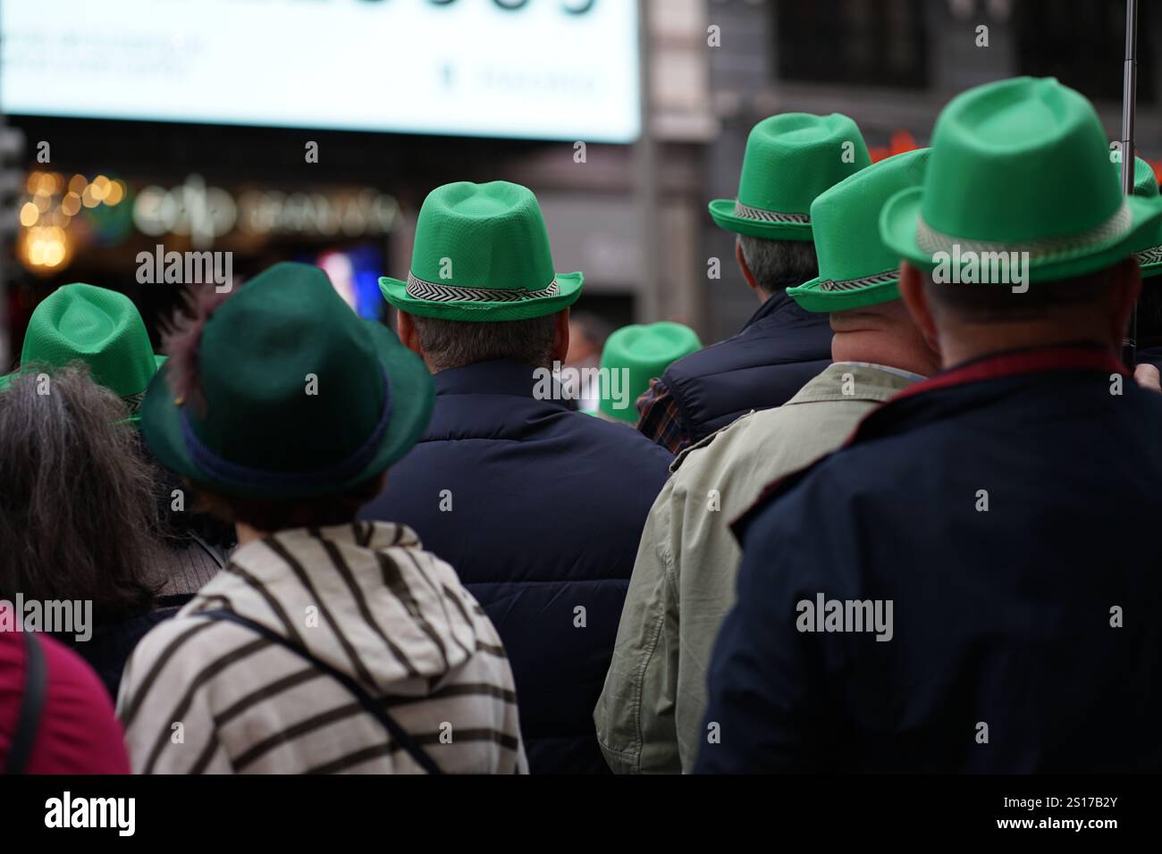 People wearing green hats hi-res stock photography and images - Alamy