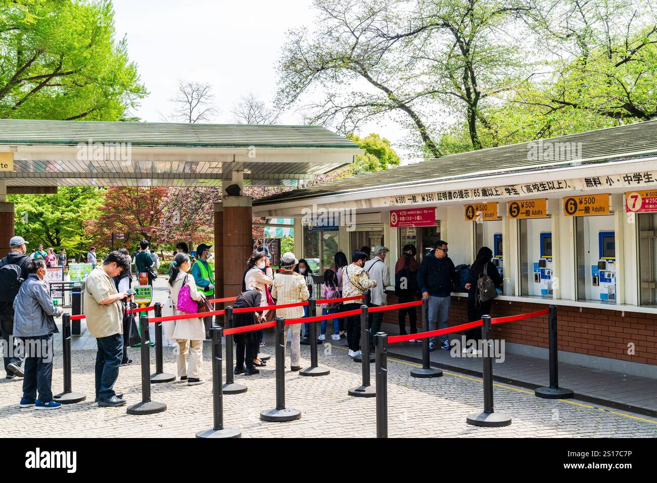 Entrance ticket gates shinjuku hi-res stock photography and images - Alamy