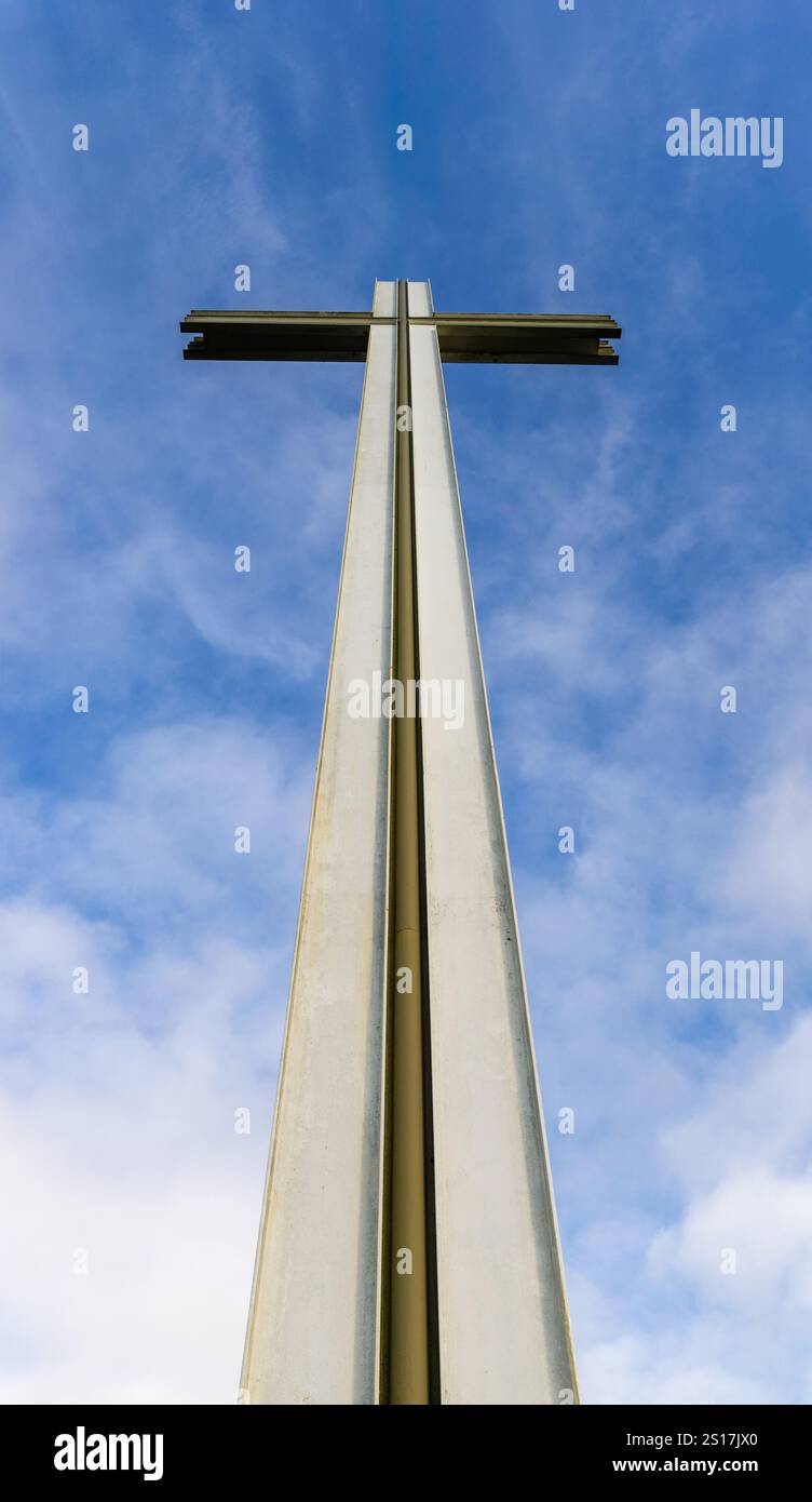 Tall thin building hi-res stock photography and images - Alamy