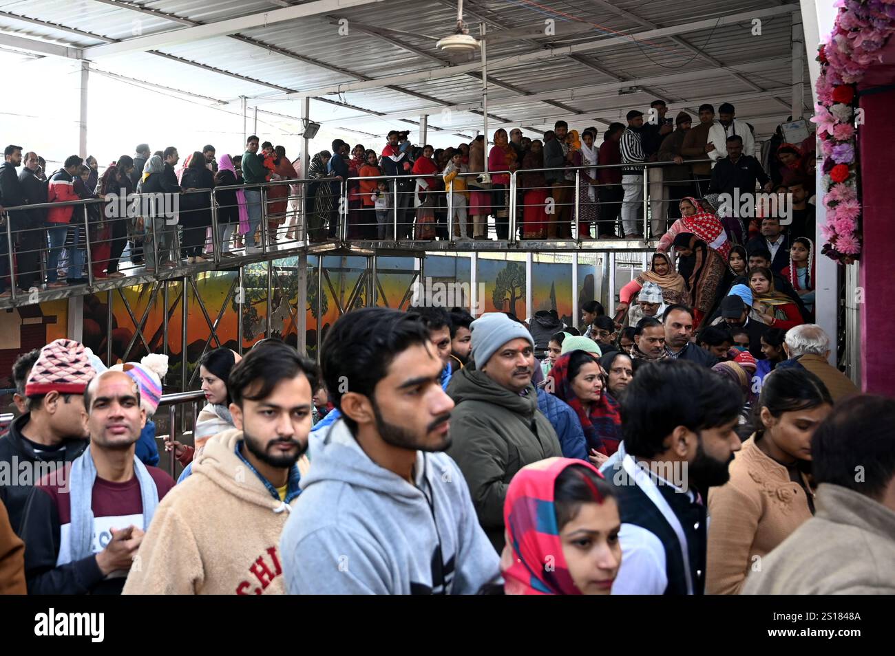 NEW DELHI, INDIA JANUARY 1 Devotees visit Jhandewalan Temple to