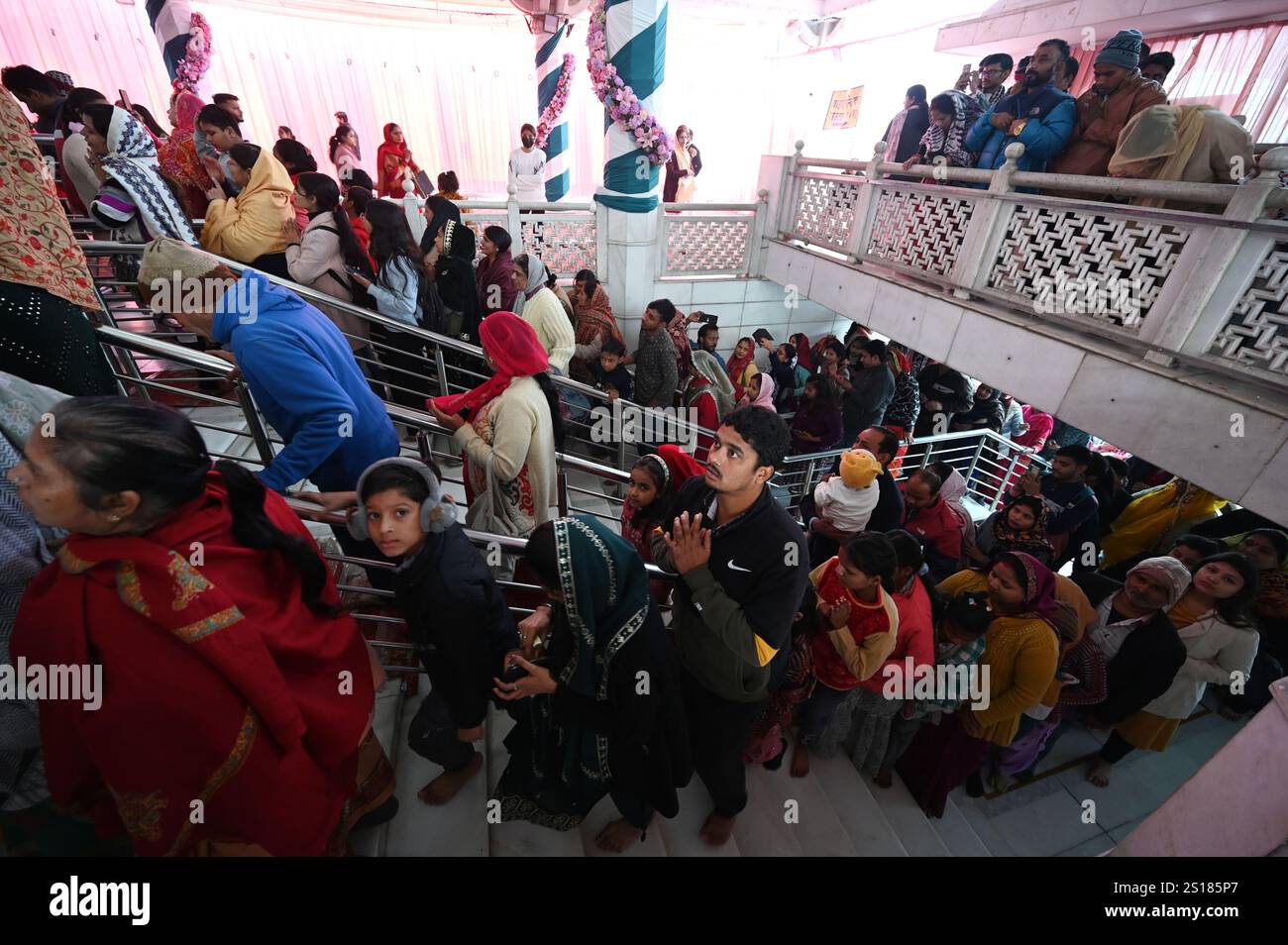 NEW DELHI, INDIA JANUARY 1 Devotees visit Jhandewalan Temple to