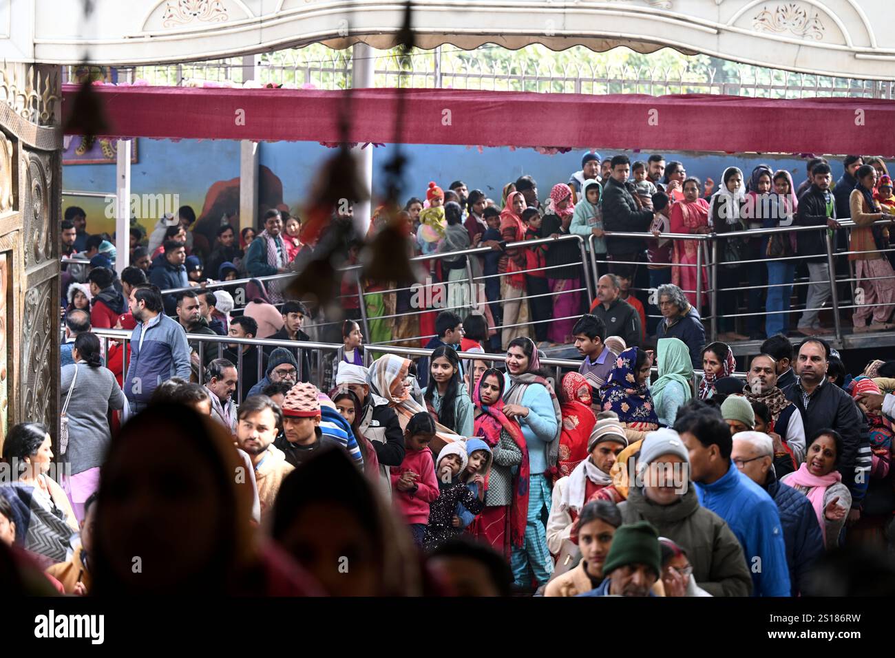 NEW DELHI, INDIA JANUARY 1 Devotees visit Jhandewalan Temple to