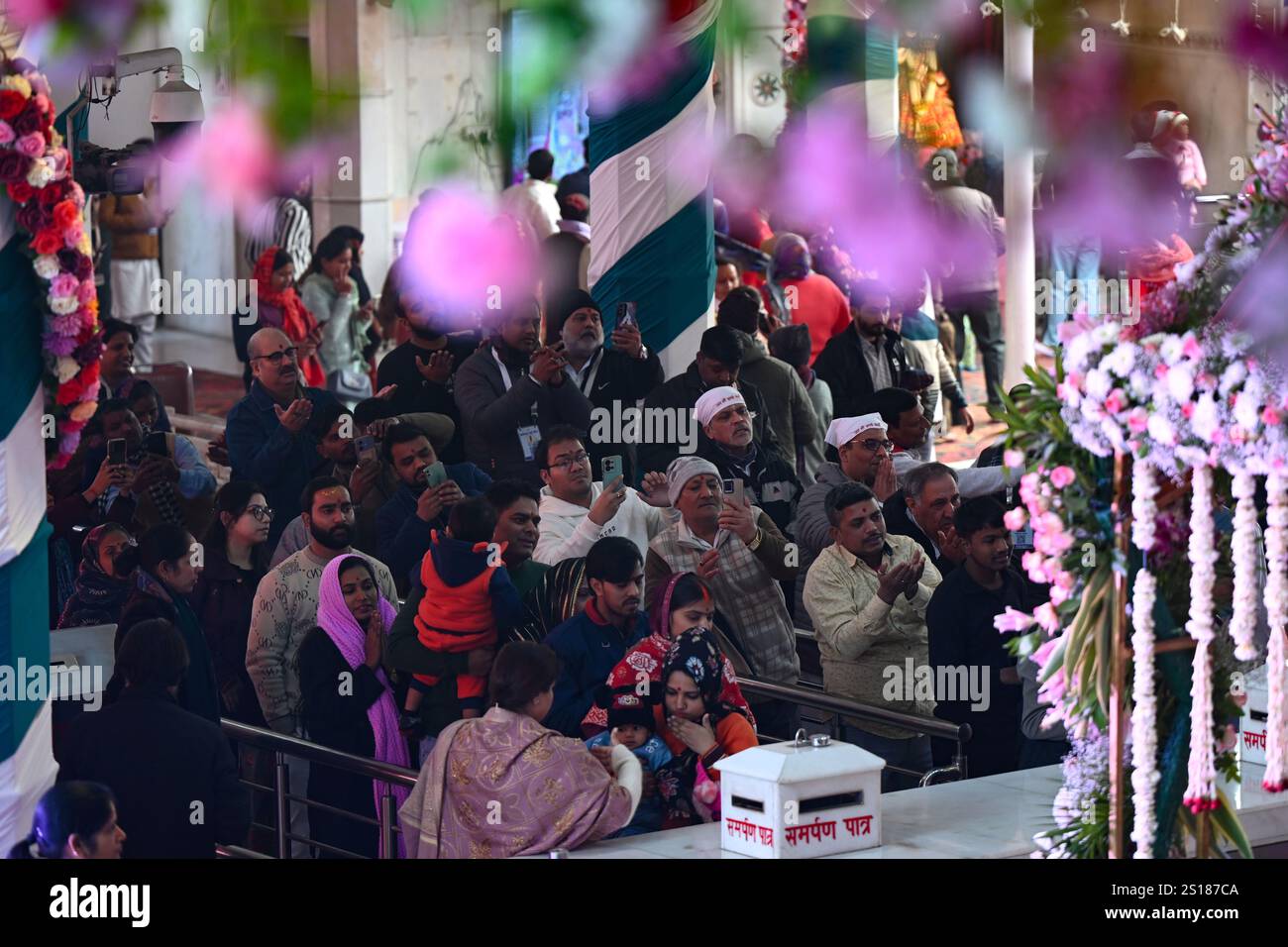 NEW DELHI, INDIA JANUARY 1 Devotees visit Jhandewalan Temple to