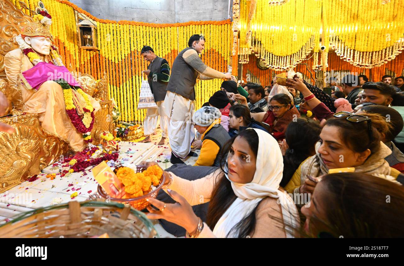 NEW DELHI, INDIA JANUARY 1 Devotees visit Sai Temple to offer