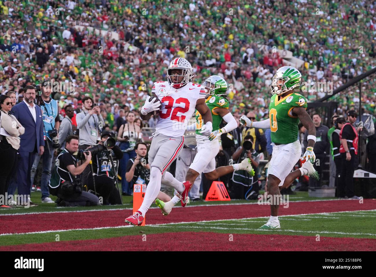 Ohio State running back TreVeyon Henderson (32) scores a touchdown