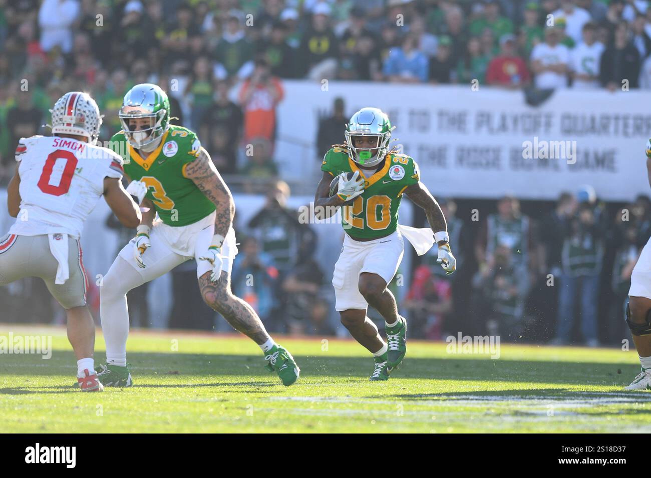 PASADENA, CA - JANUARY 01: Running Back Jordan James #20 of the Oregon ...