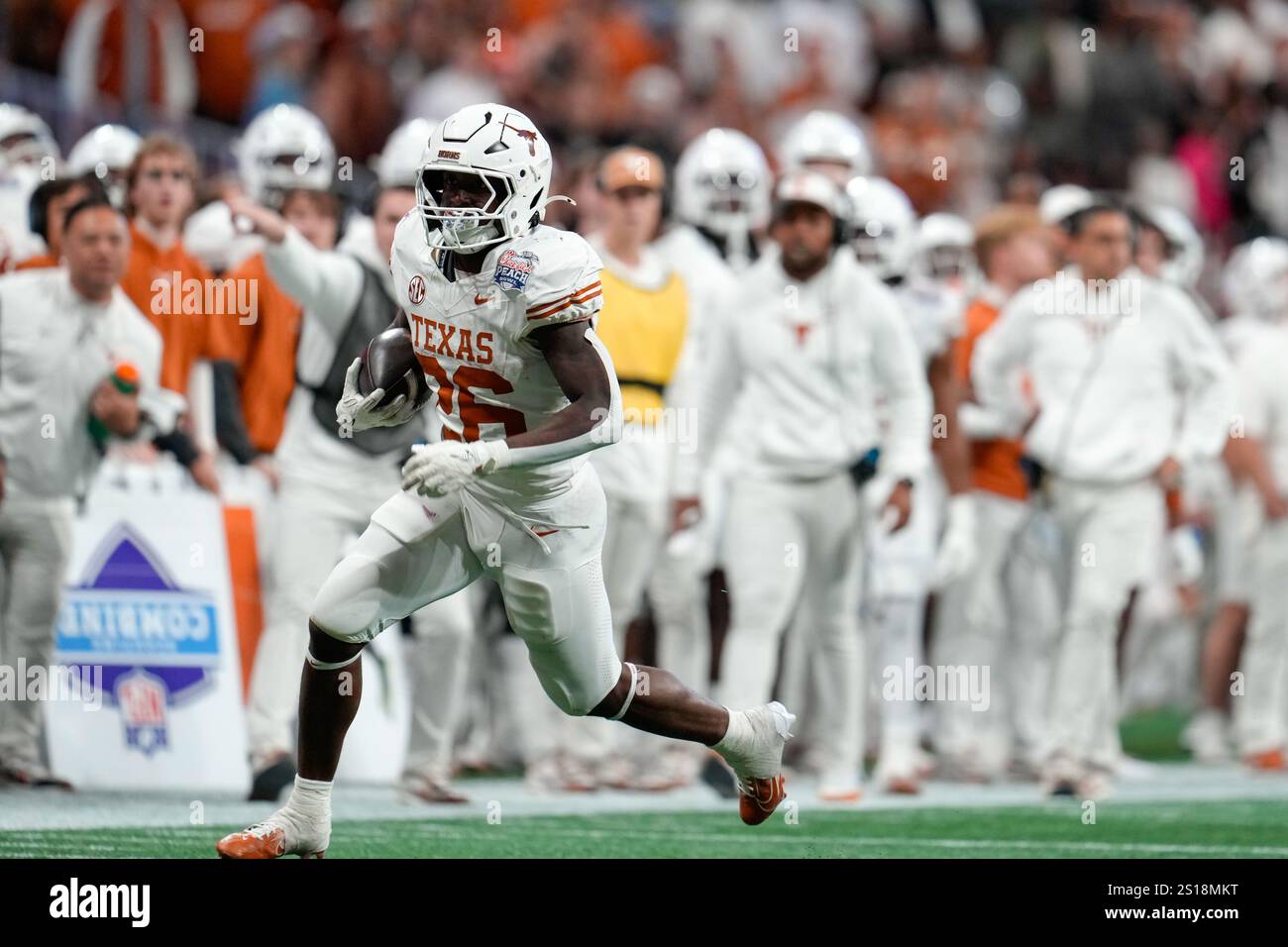 Running back Quintrevion Wisner (Texas Longhorns, 26) carries the ball