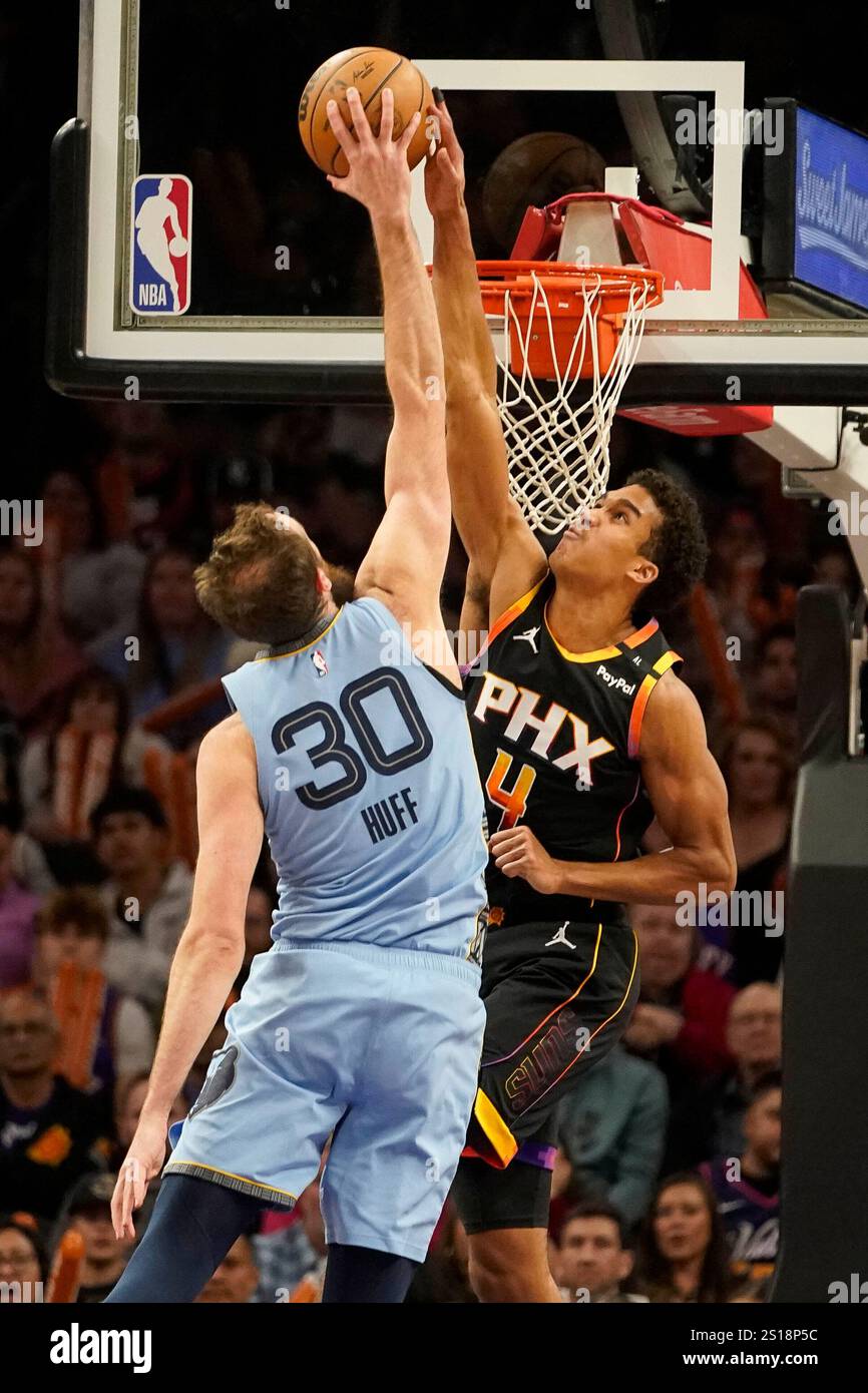 Phoenix Suns center Oso Ighodaro (4) blocks the shot of Memphis ...