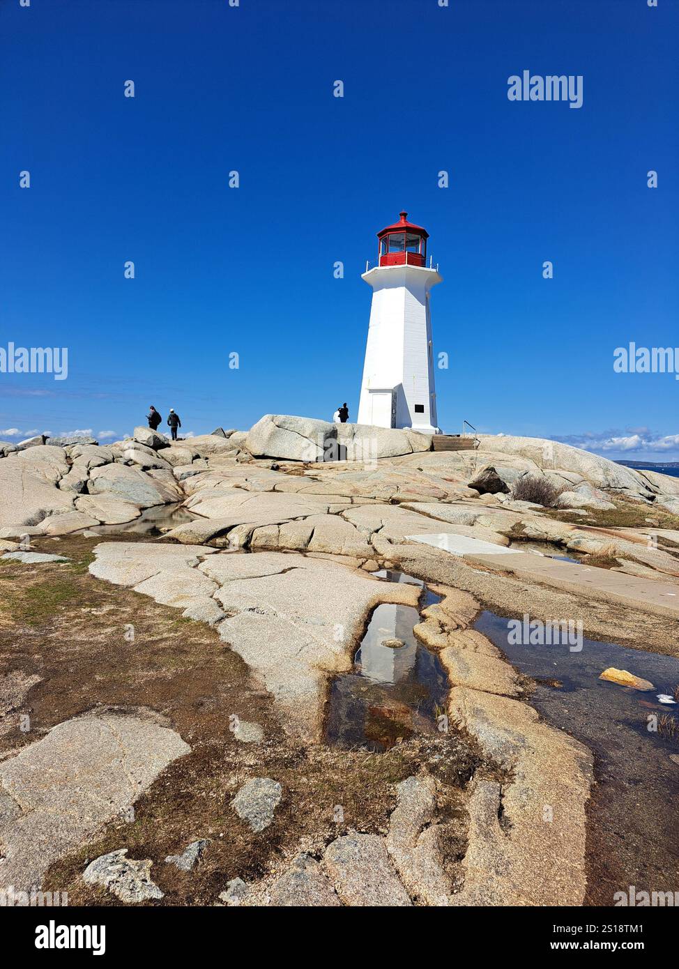 peggy-s-point-lighthouse-in-peggy-s-cove-nova-scotia-canada-stock