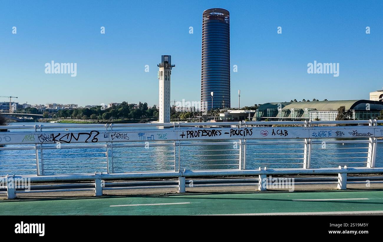 Torre de pasarela hi-res stock photography and images - Alamy