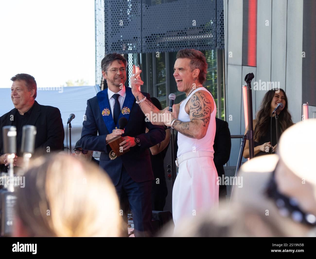 Melbourne Lord Mayor Jacob Reece presents WIlliams with the 