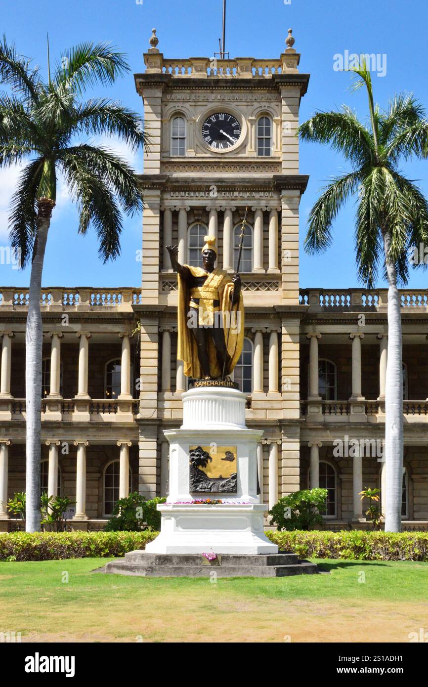 United States, Hawaii, statue of Kamehameha the great in front of the ...