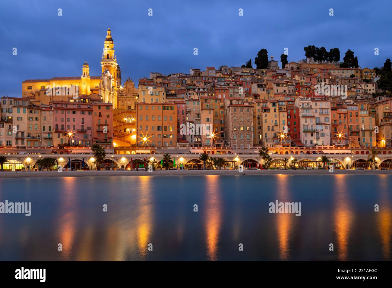 france-alpes-maritimes-c-te-d-azur-menton-the-old-town-dominated-by