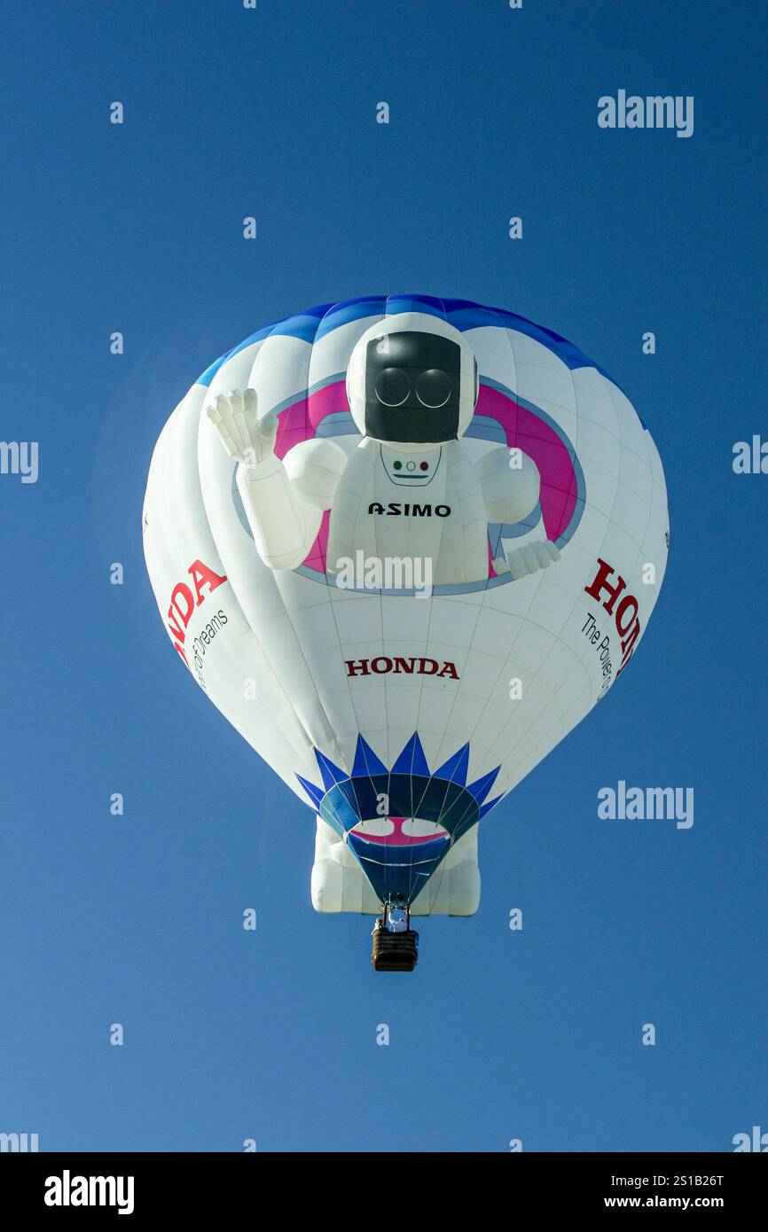 Hot air balloons over the sea ビーズ刺繍 Amazon.com: Sparkle and Bash: Hot Air Balloons