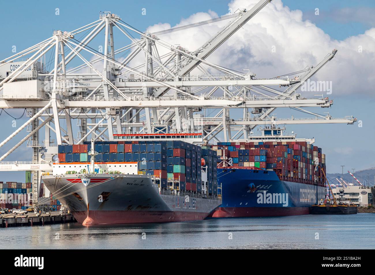 Container ship at the Port of Long Beach, Long Beach, California Stock ...