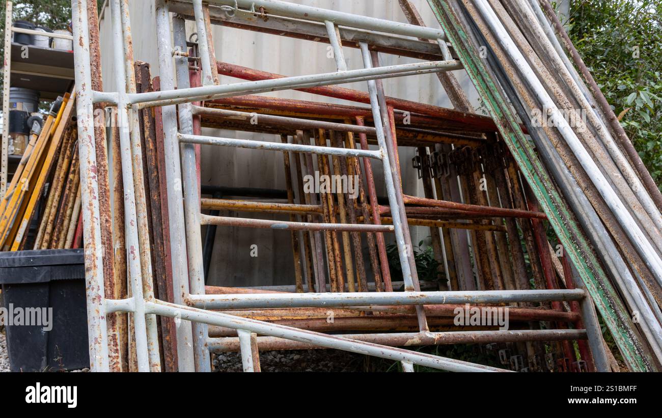 Rusting scaffolding hi-res stock photography and images - Alamy
