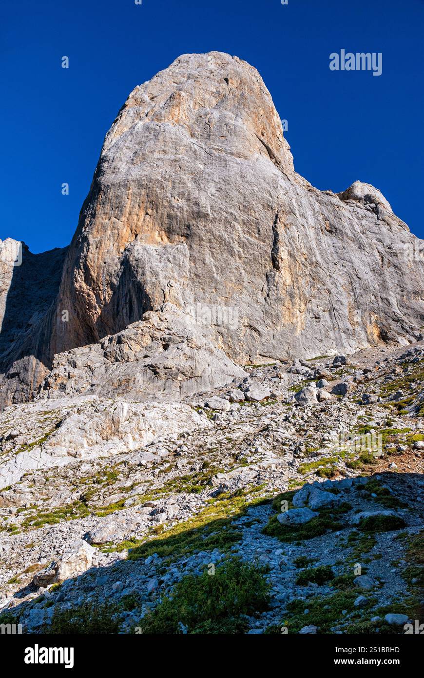 Picu Urriellu Naranjo De Bulnes Bulnes Picos De Europa National picu-urriellu-naranjo-de-bulnes-bulnes-picos-de-europa-national