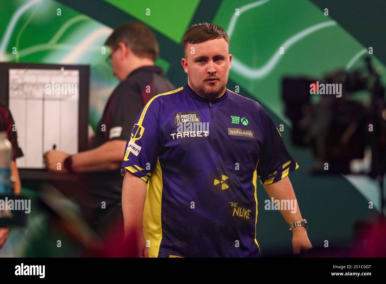 Luke Littler celebrates winning set during the Paddy Power World Darts