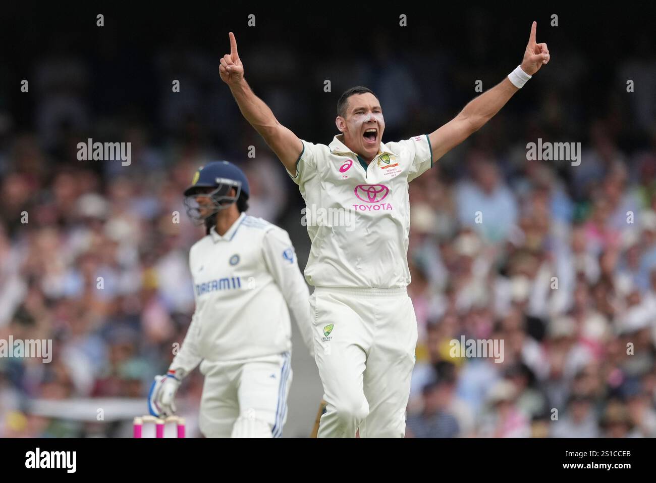 during play on the first day of the fifth cricket test between India