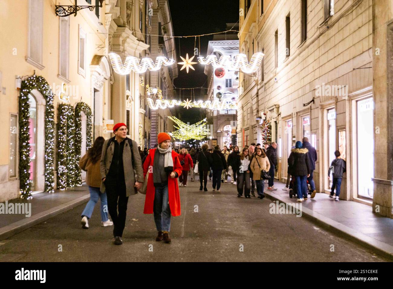 Rome, Italy. 2nd January 2024. Crowd gather in Via del Corso to take advantage of the early sales. Cristina Massei/Alamy Live News Stock Photo