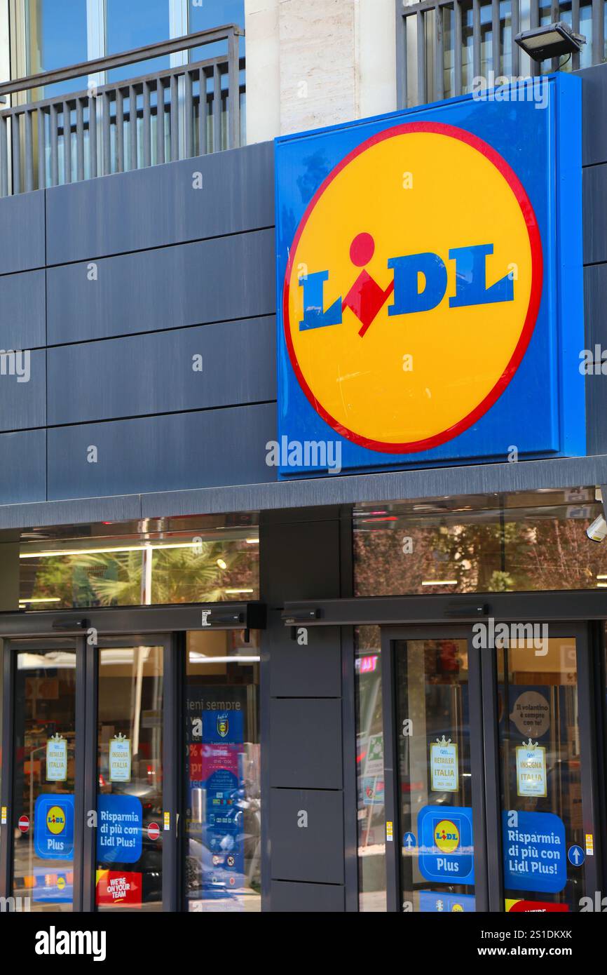 CATANIA, ITALY - AUGUST 7, 2024: Lidl supermarket in Catania, Italy. Lidl is part of Schwarz Group, one of largest grocery store chains in Europe. Stock Photo